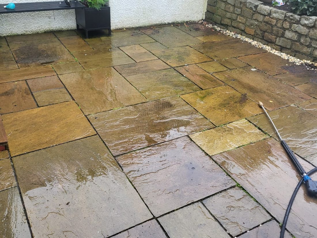 Patio before cleaning, algae and dirt on the slabs